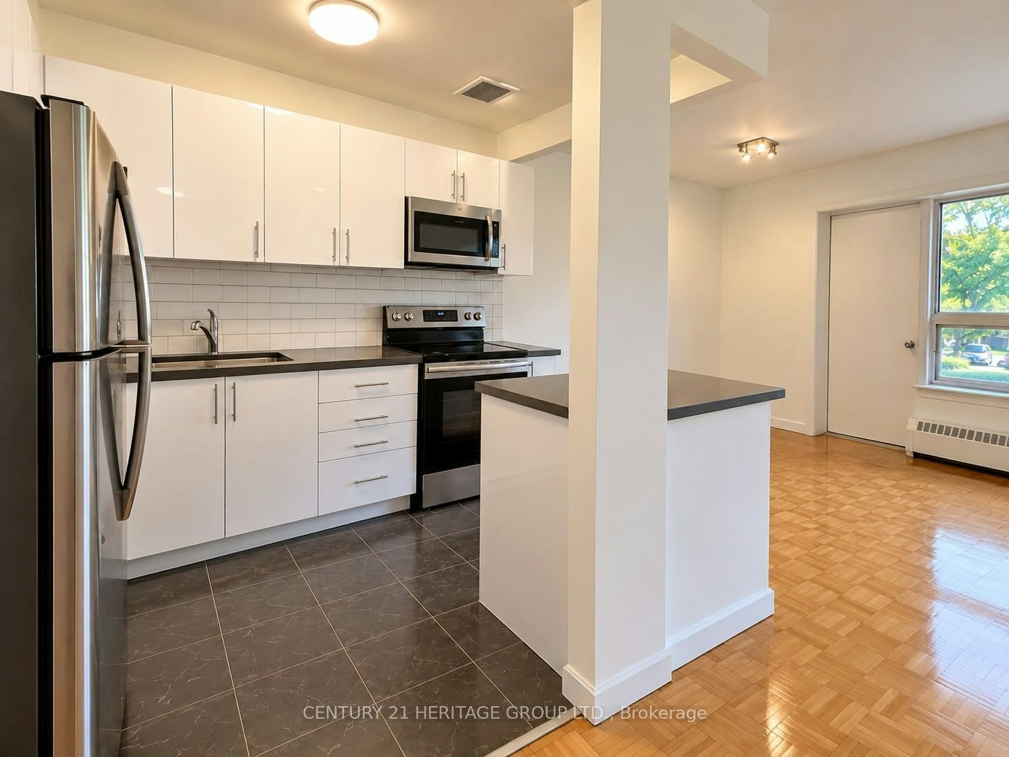 121-10 Garfella Drive, Toronto, ON, M9V 2E9 - 2