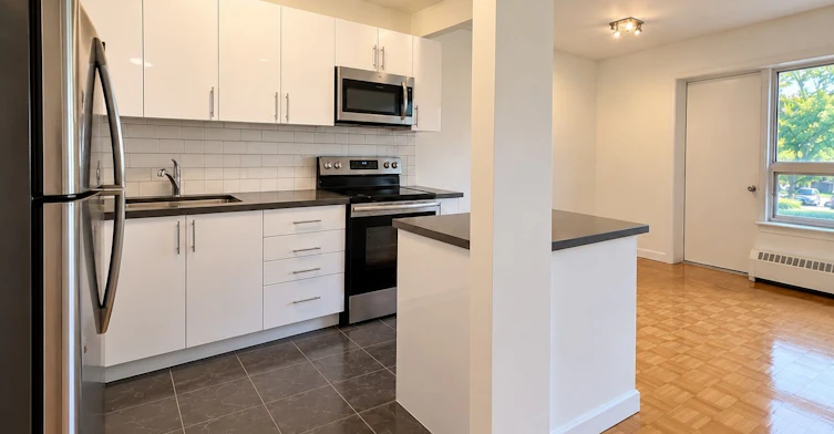 121-10 Garfella Drive, Toronto, ON, M9V 2E9 - 2