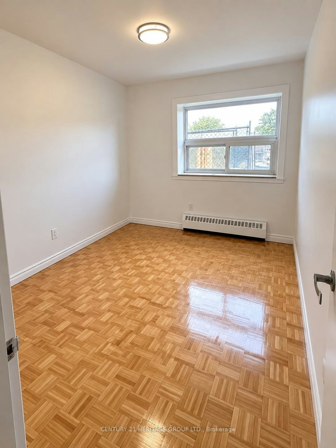 121-10 Garfella Drive, Toronto, ON, M9V 2E9 - 5