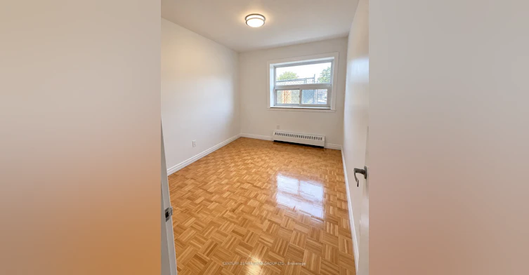 121-10 Garfella Drive, Toronto, ON, M9V 2E9 - 5
