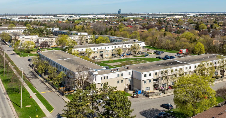 131-7555 Goreway Drive, Mississauga, ON, L4T 3M9