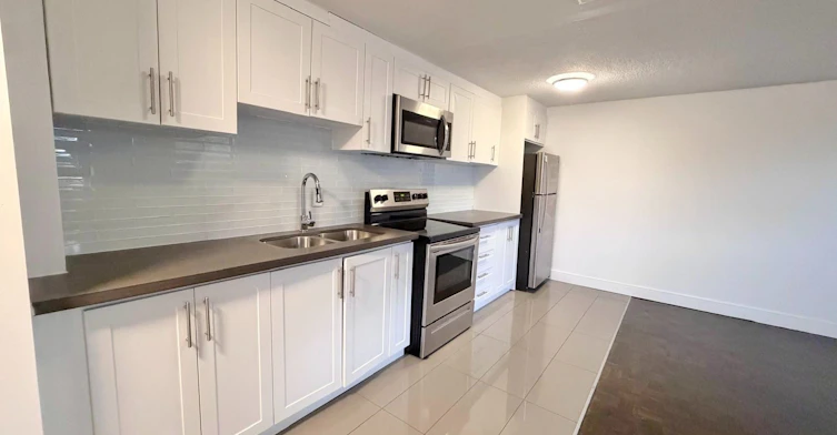 131-7555 Goreway Drive, Mississauga, ON, L4T 3M9 - 3