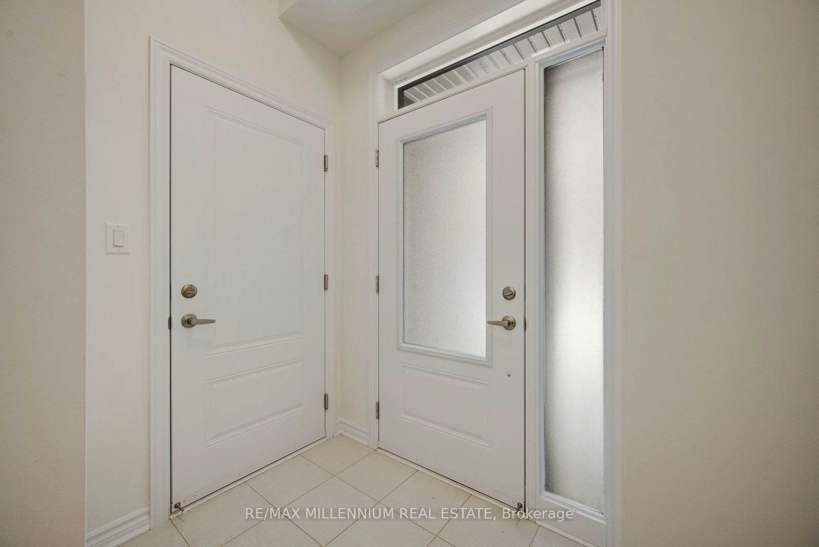 Main-10 Thornbird Crescent, Brampton, ON, L6V 3N5 - 5