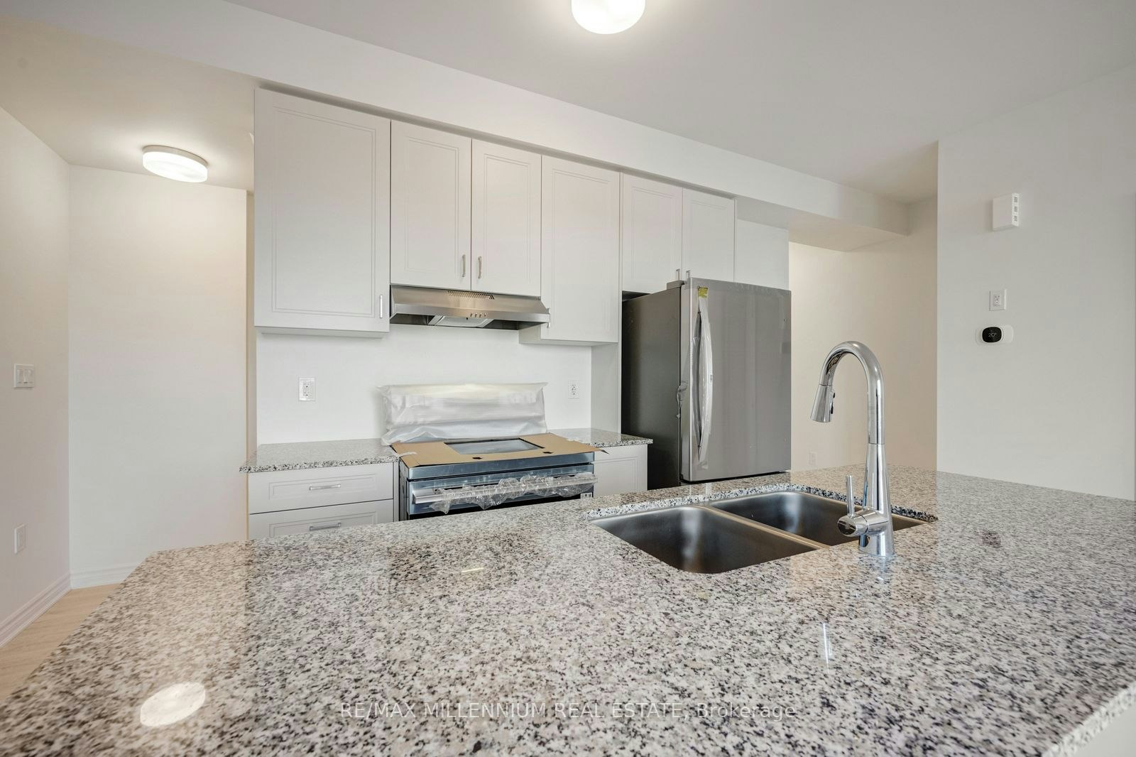 Main-10 Thornbird Crescent, Brampton, ON, L6V 3N5 - 10