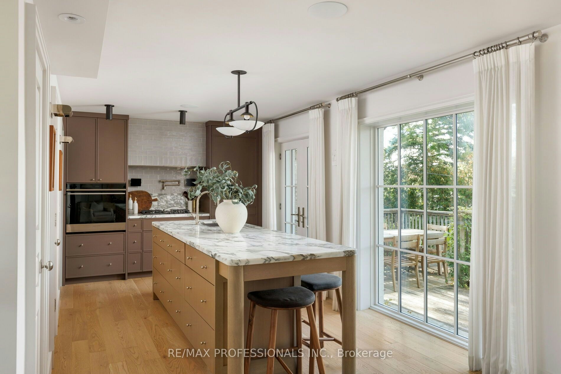 8 Glenn Murray Drive, Toronto, ON, M8Y 3H3