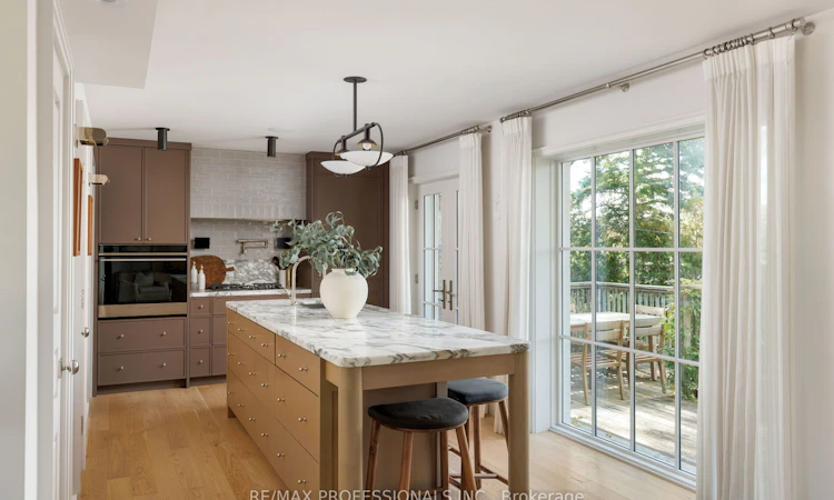 8 Glenn Murray Drive