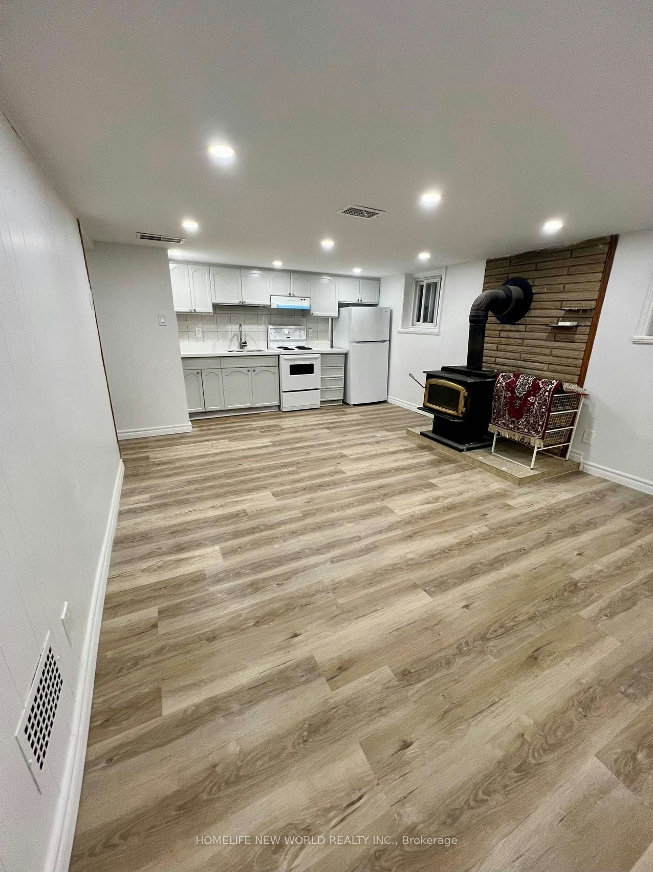 Bsm-354 Kane Avenue, Toronto, ON, M6M 3P4 - 4