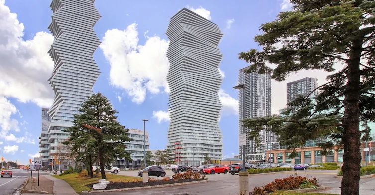 5704-3900 Confederation Parkway, Mississauga, ON, L5M 0M3