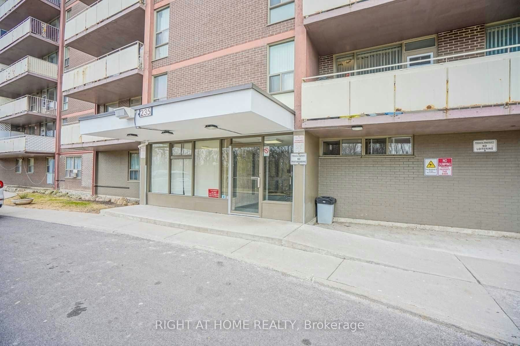 501-235 Grandravine Drive, Toronto, ON, M3N 1J2 - 2