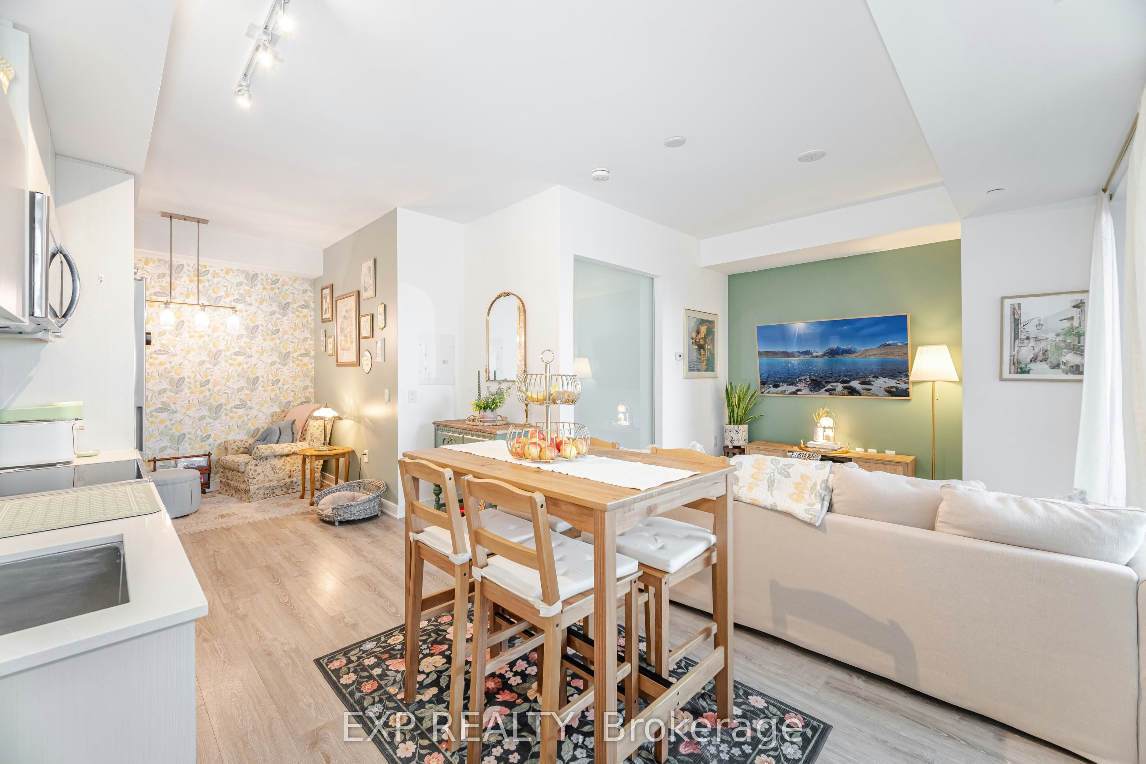 812-25 Neighbourhood Lane, Toronto, ON, M8Y 0C4