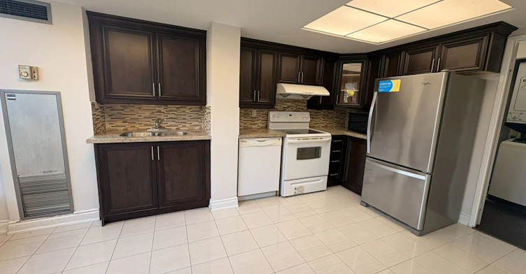 315-250 Webb Drive, Mississauga, ON, L5B 3Z4 - 8