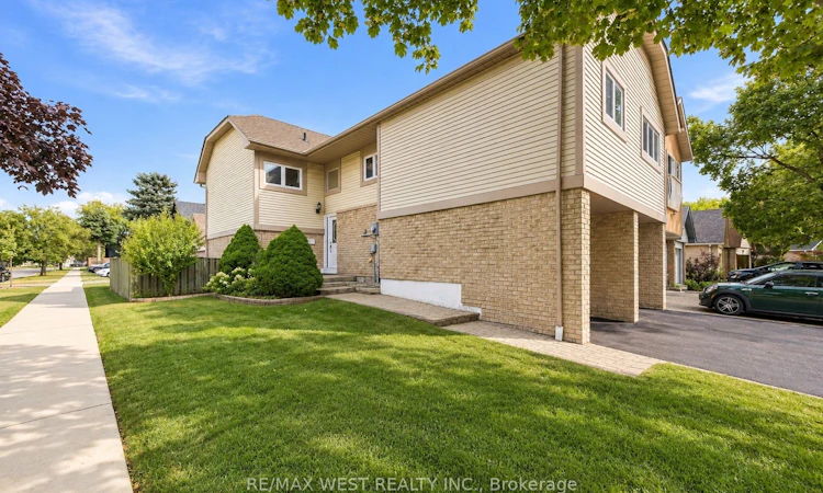 2 Ackrow Court
