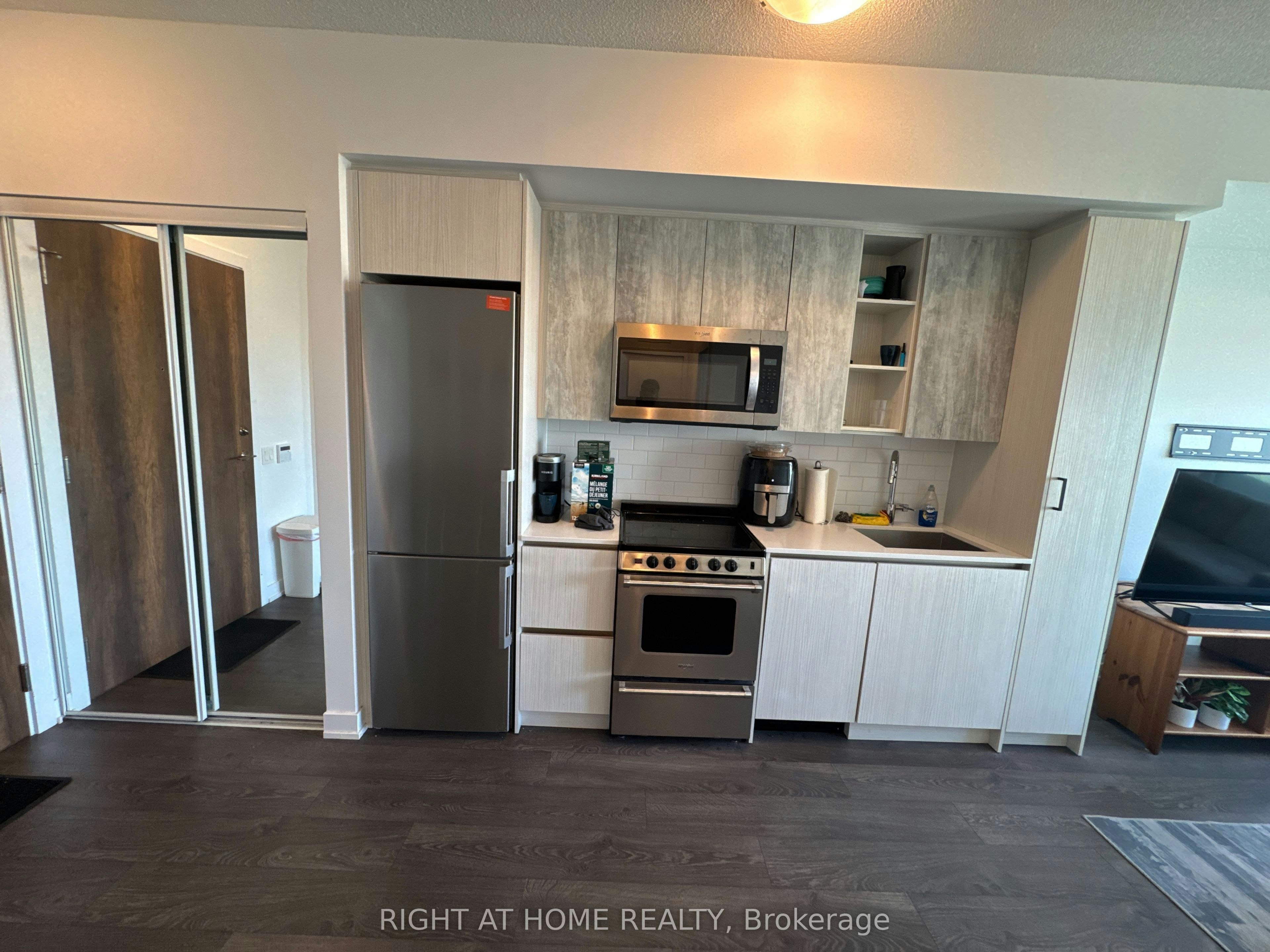 1411-251 Manitoba Street, Toronto, ON, M8Y 0C7 - 8