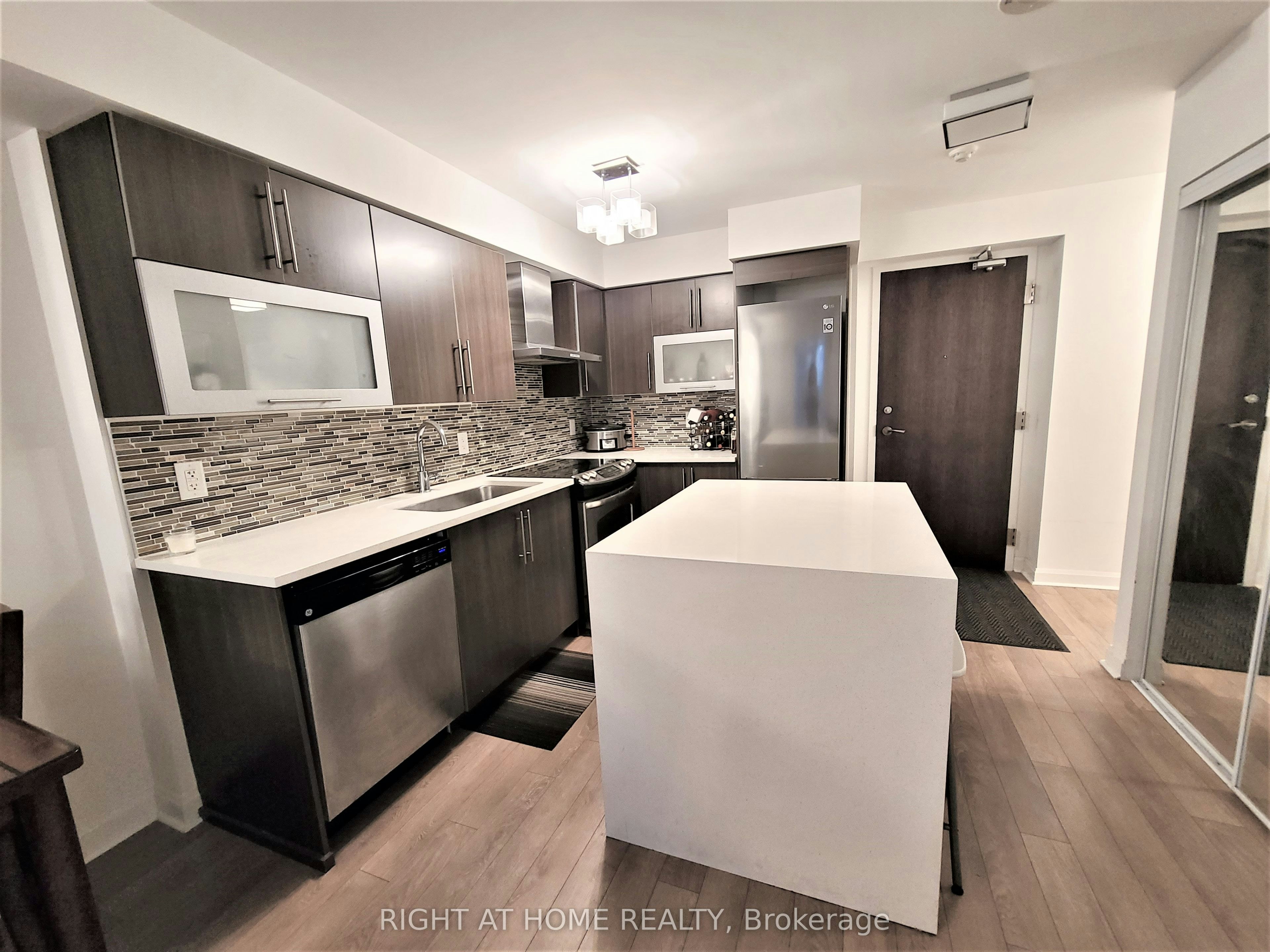 711-1 Michael Power Place, Toronto, ON, M9A 0A1 - 2