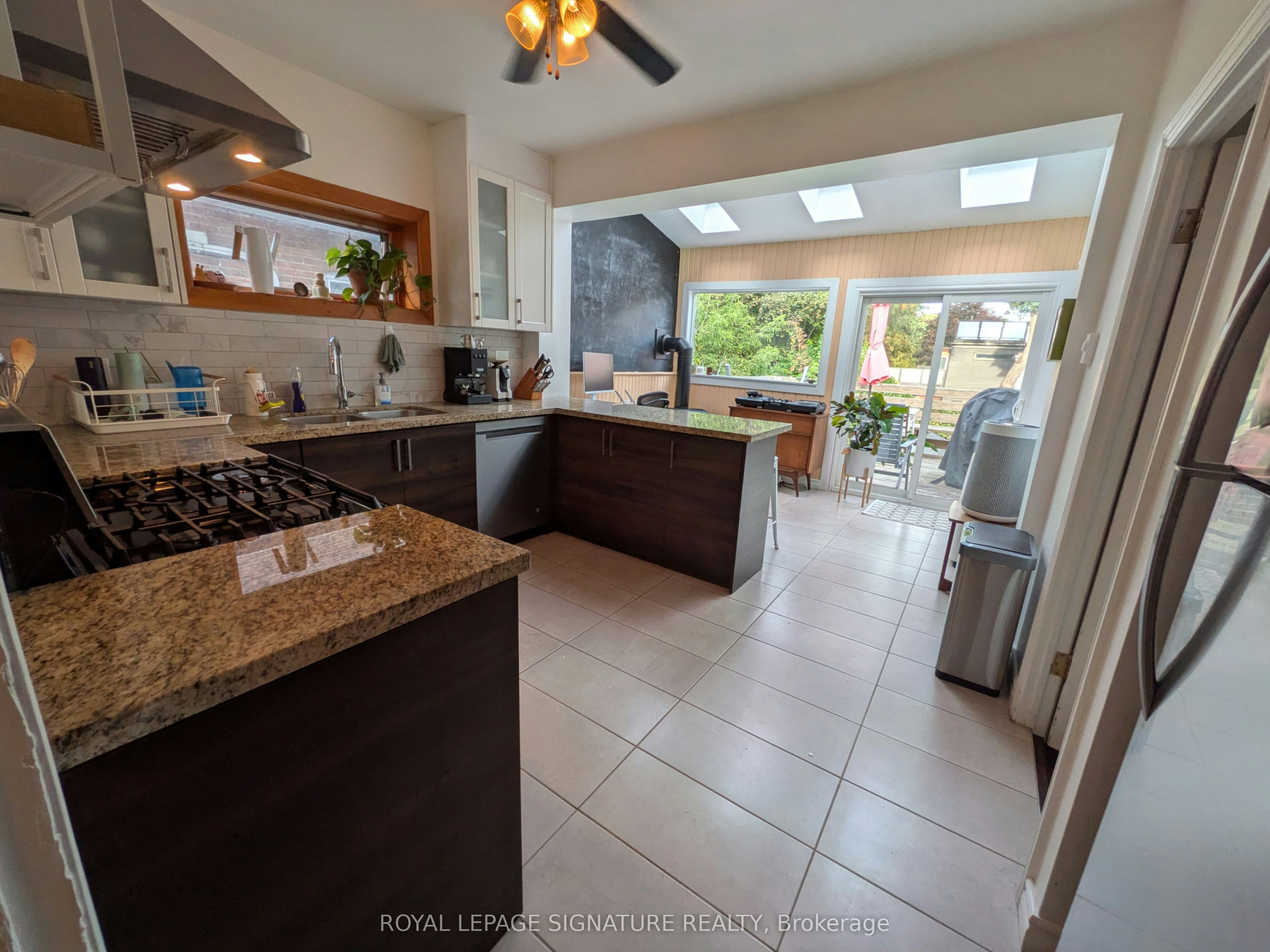 2nd Floor Unit-255 Indian Road, Toronto, ON, M6R 2X3 - 2