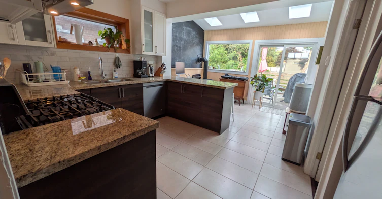 2nd Floor Unit-255 Indian Road, Toronto, ON, M6R 2X3 - 2