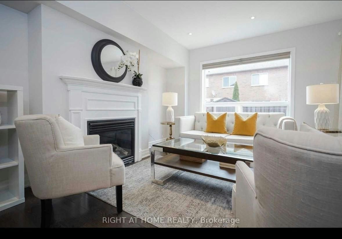 121-6399 Spinnaker Circle, Mississauga, ON, L5W 1Z6 - 2