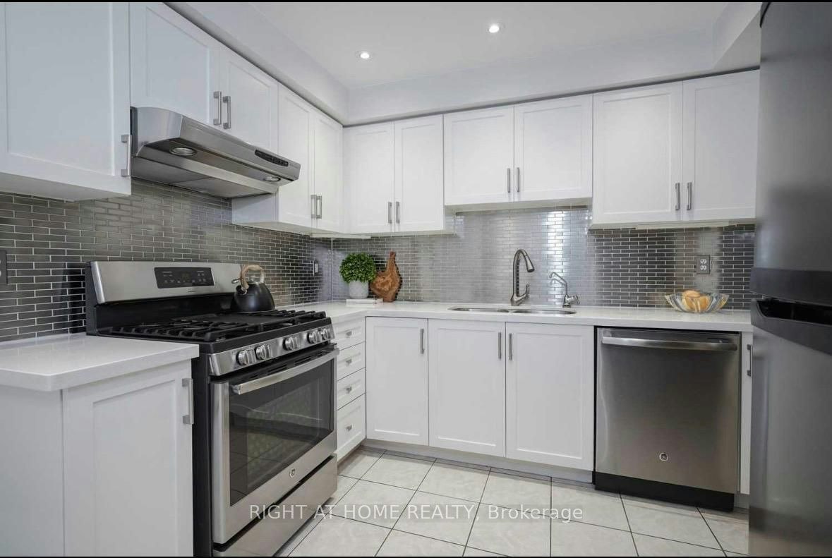 121-6399 Spinnaker Circle, Mississauga, ON, L5W 1Z6 - 4