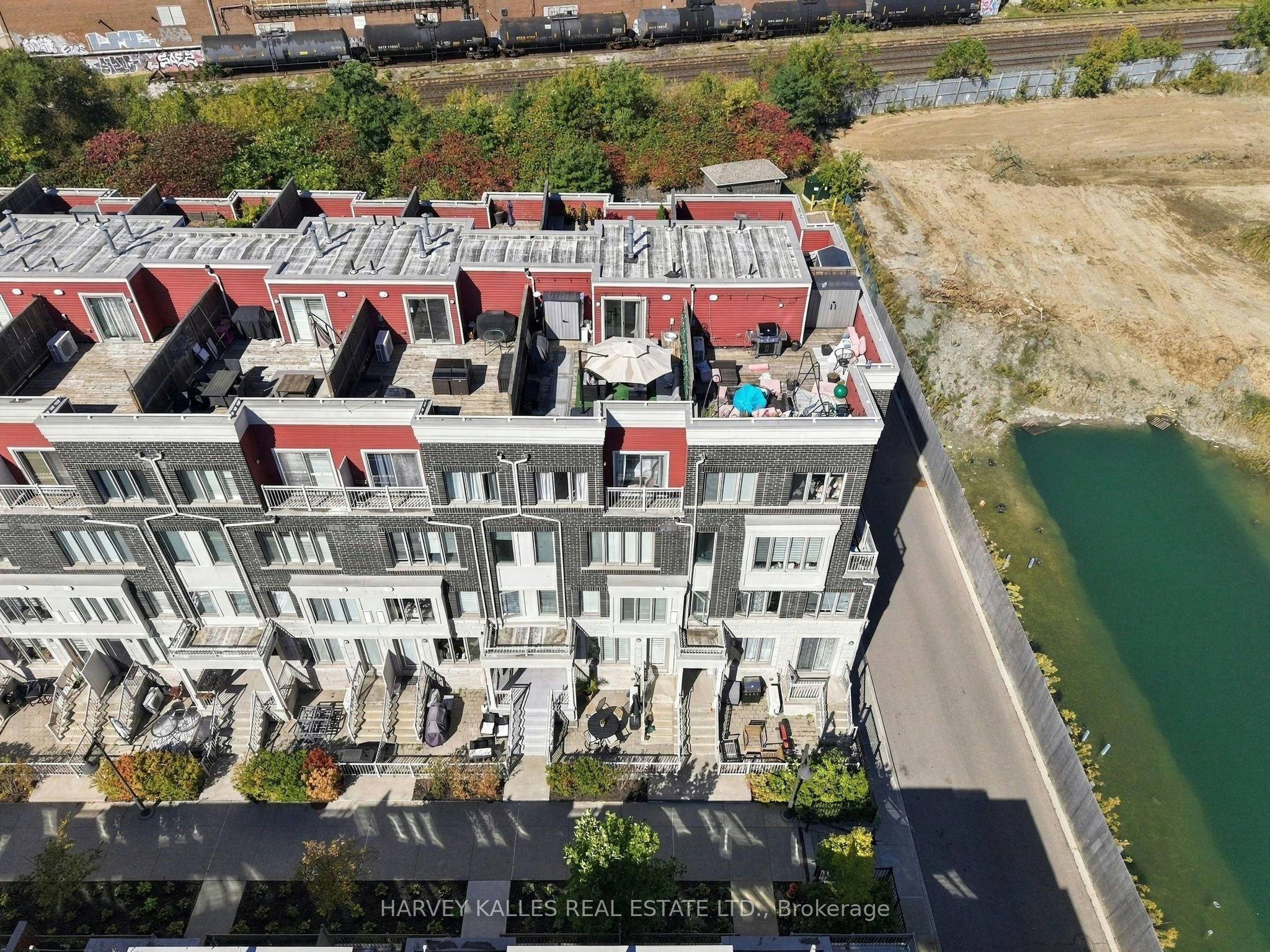 22-145 Long Branch Avenue, Toronto, ON, M8W 0A9
