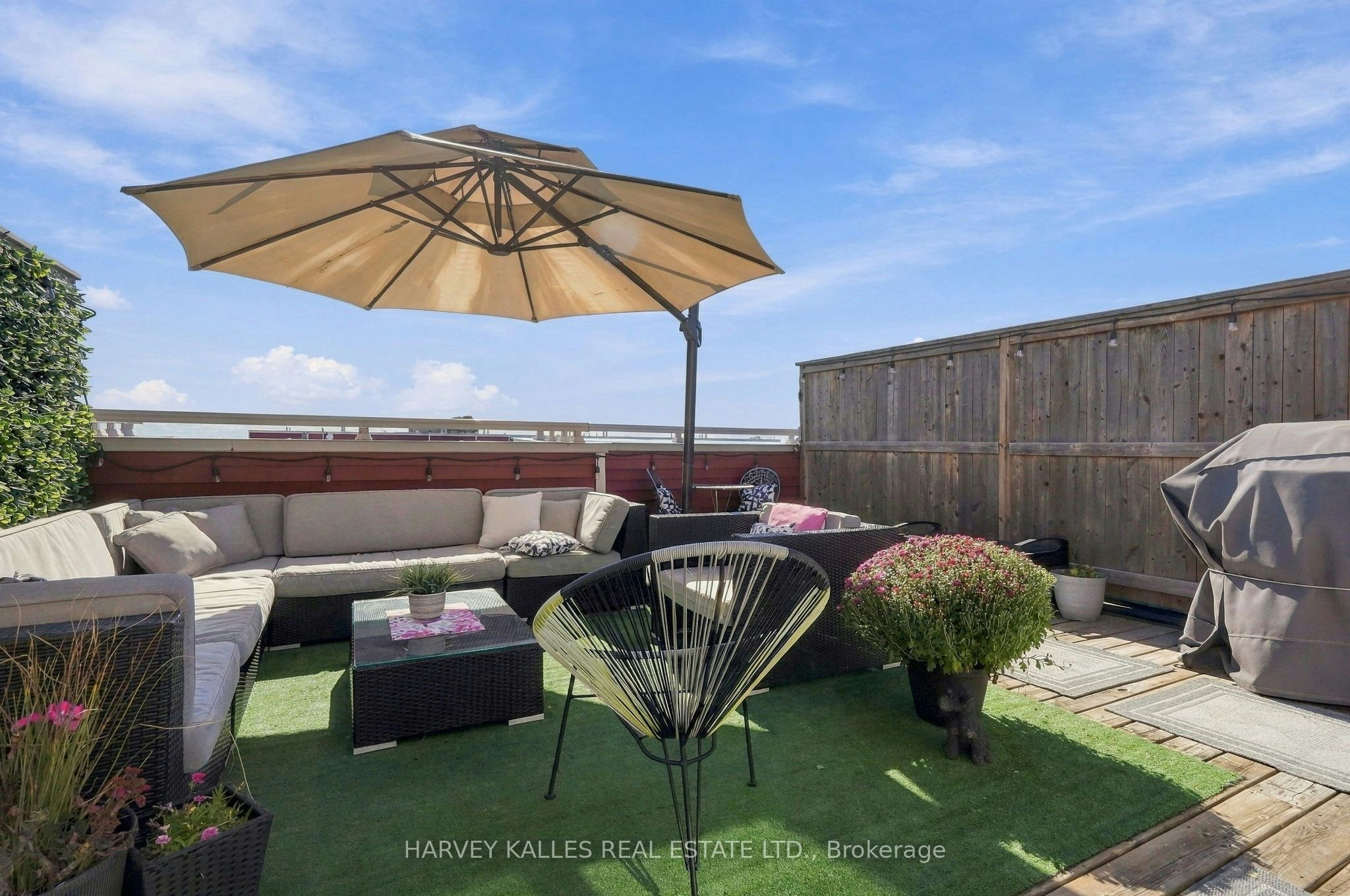 22-145 Long Branch Avenue, Toronto, ON, M8W 0A9