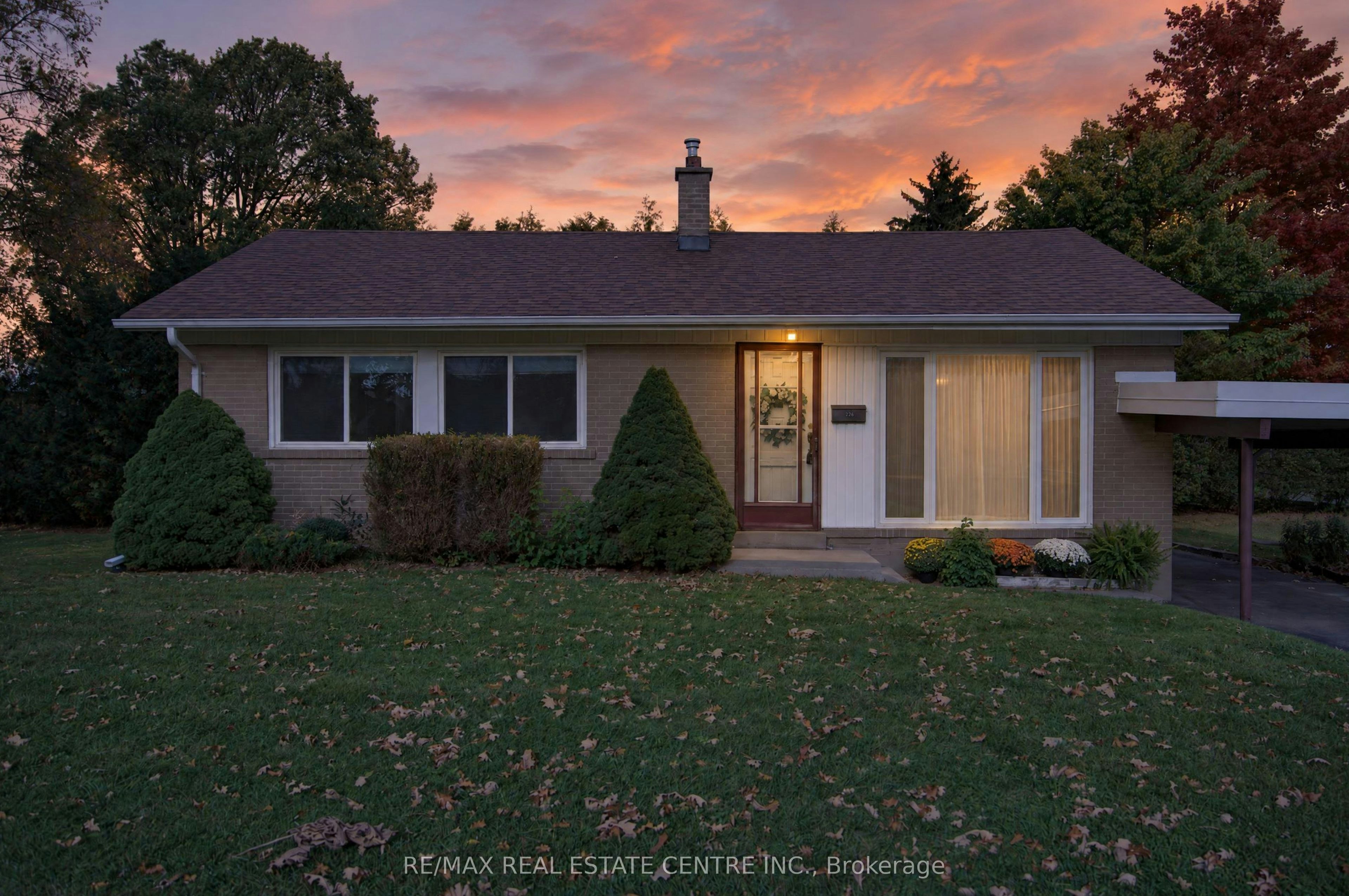 226 Elmwood Crescent, Milton, ON, L9T 1C4