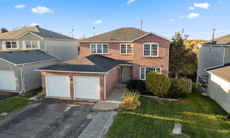 220 Edenwood Crescent