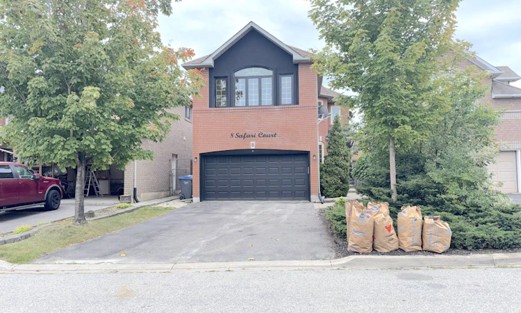 8 Safari Court