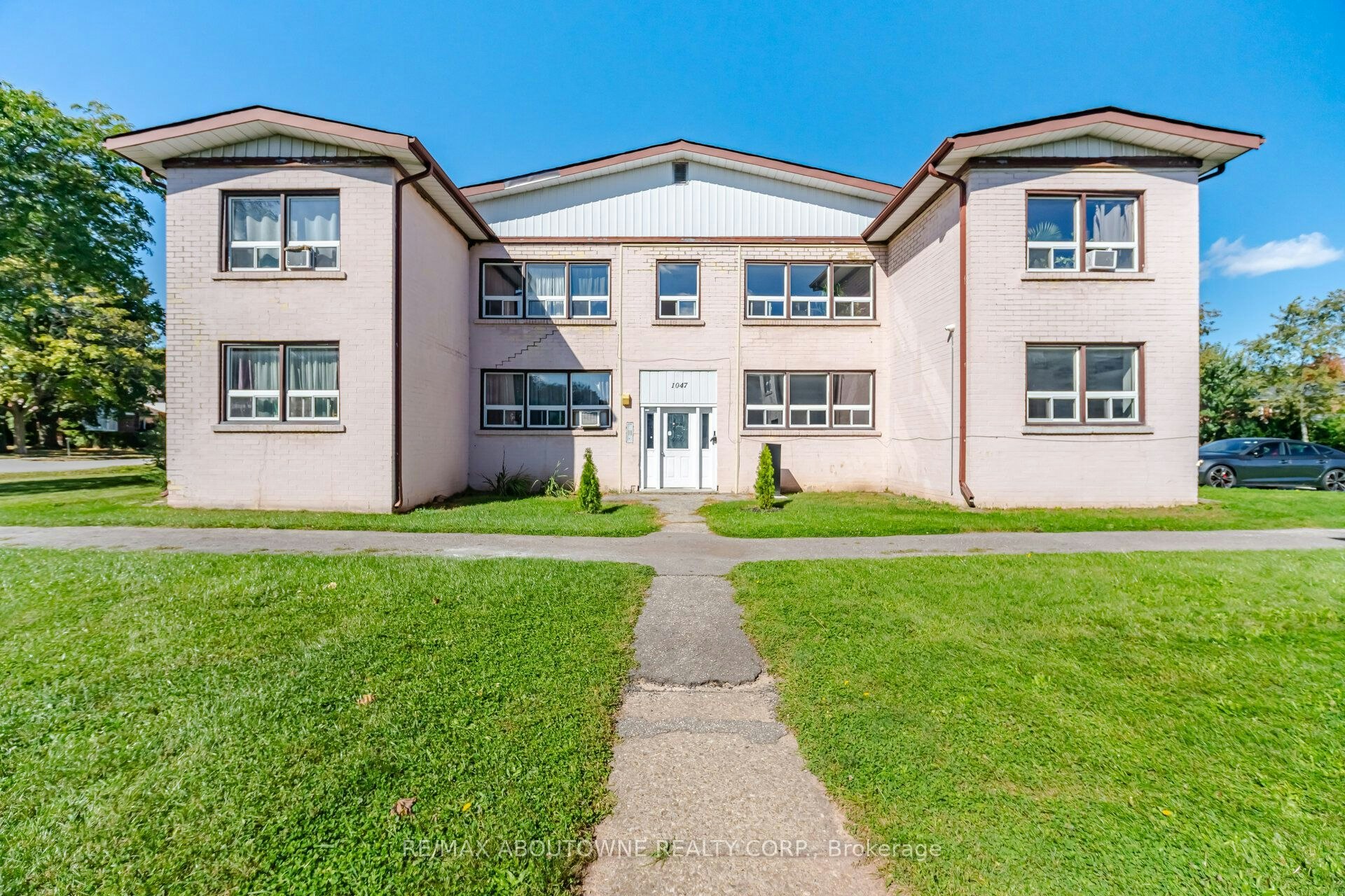 1-1047 Churchill Avenue E, Oakville, ON, L6H 2A7