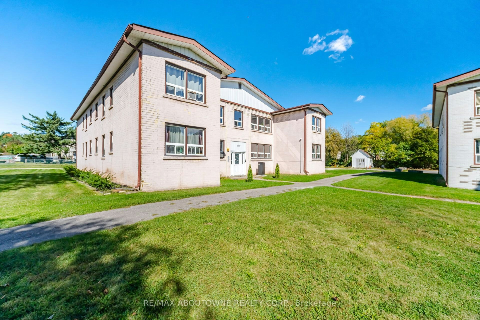 1-1047 Churchill Avenue E, Oakville, ON, L6H 2A7 - 2