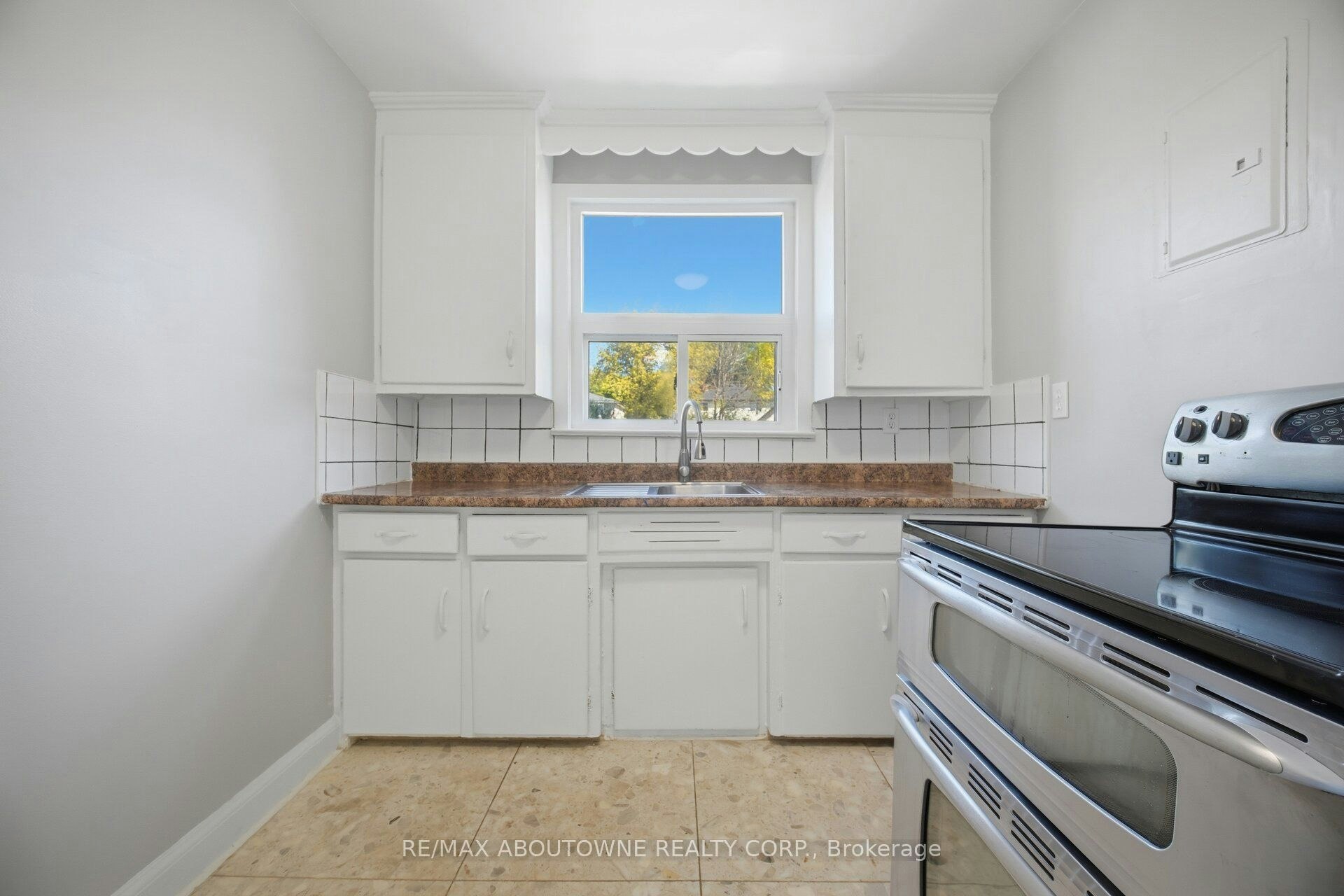 1-1047 Churchill Avenue E, Oakville, ON, L6H 2A7 - 12