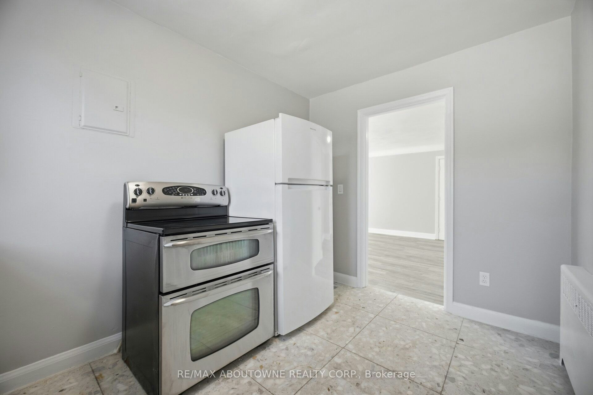 1-1047 Churchill Avenue E, Oakville, ON, L6H 2A7 - 11