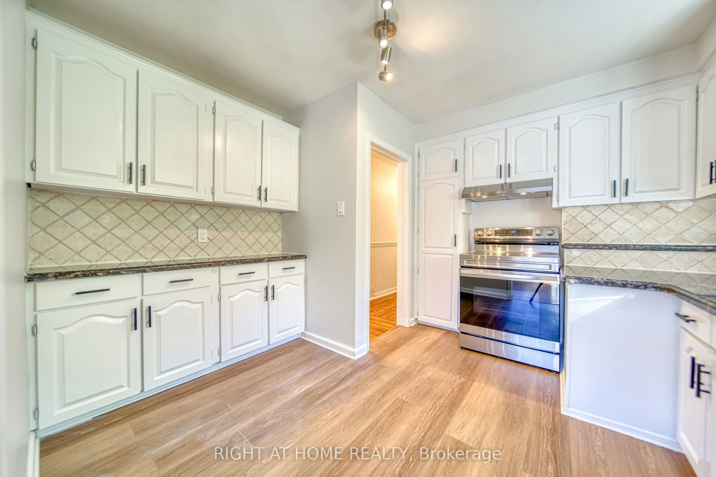 506 Trudale Court, Oakville, ON, L6L 4H1 - 13