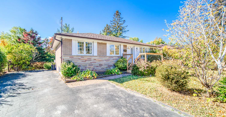 506 Trudale Court, Oakville, ON, L6L 4H1