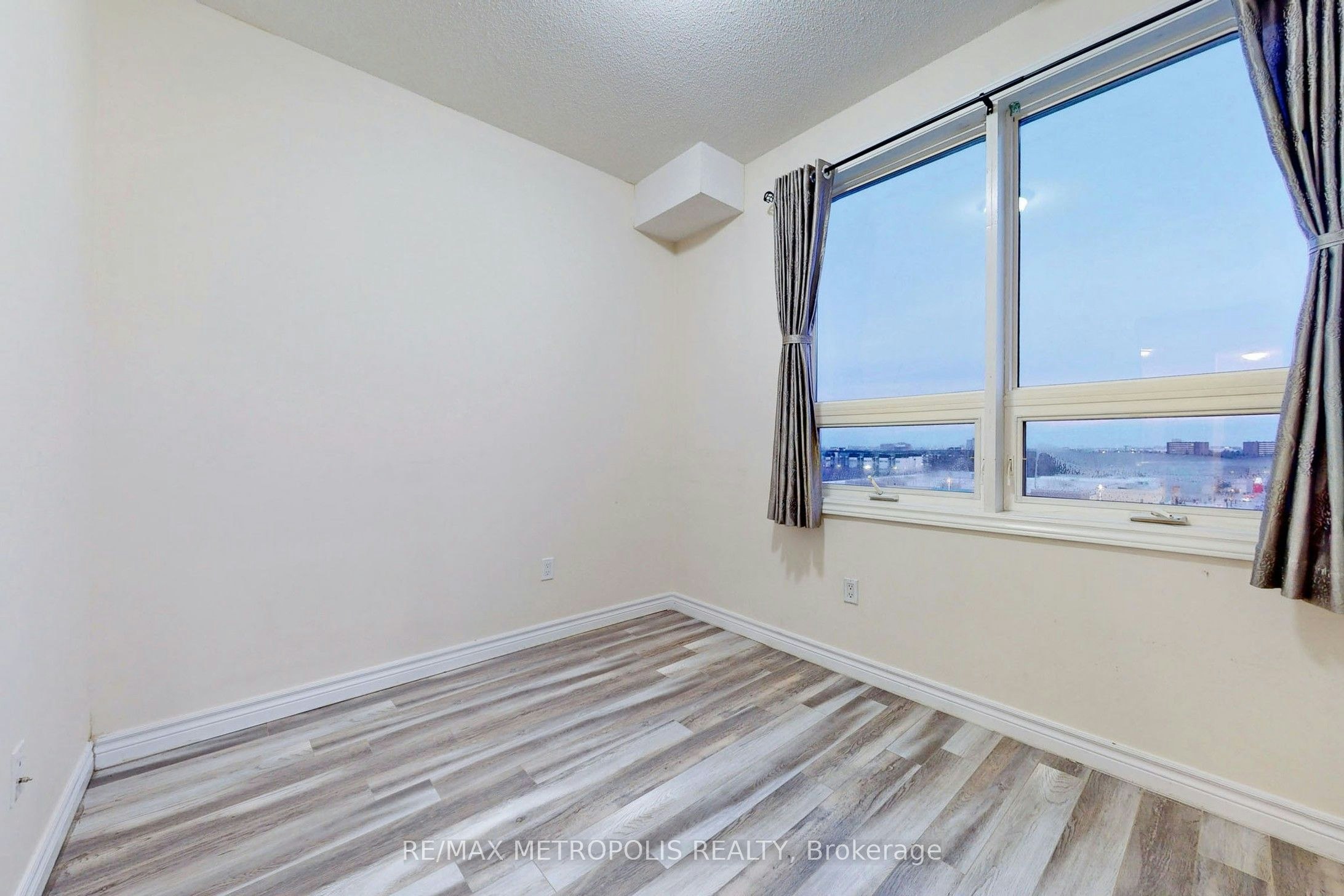 712-7405 Goreway Drive, Mississauga, ON, L4T 0A3 - 9