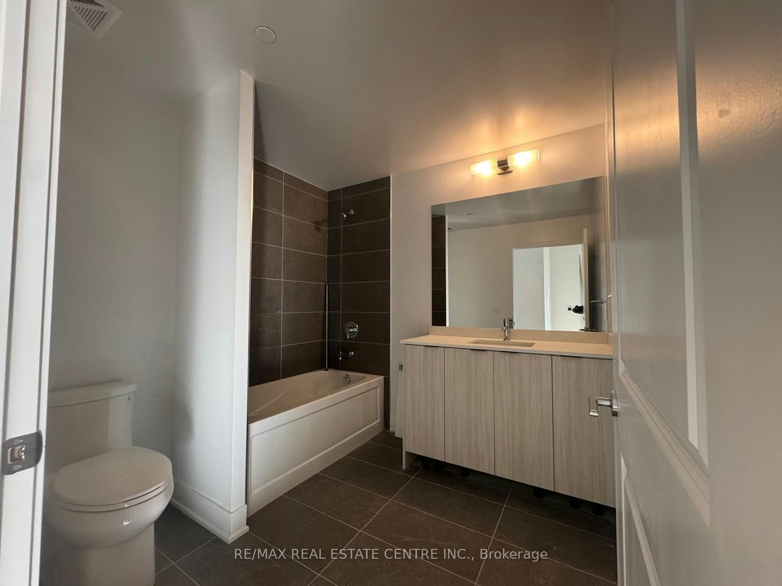 102A-115 Nipissing Road, Milton, ON, L9T 1R3 - 9