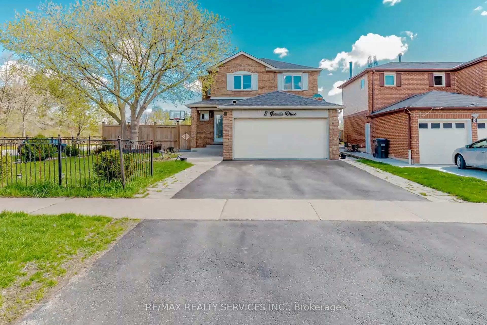 2 Gervais Drive, Brampton, ON, L6Y 2Z2