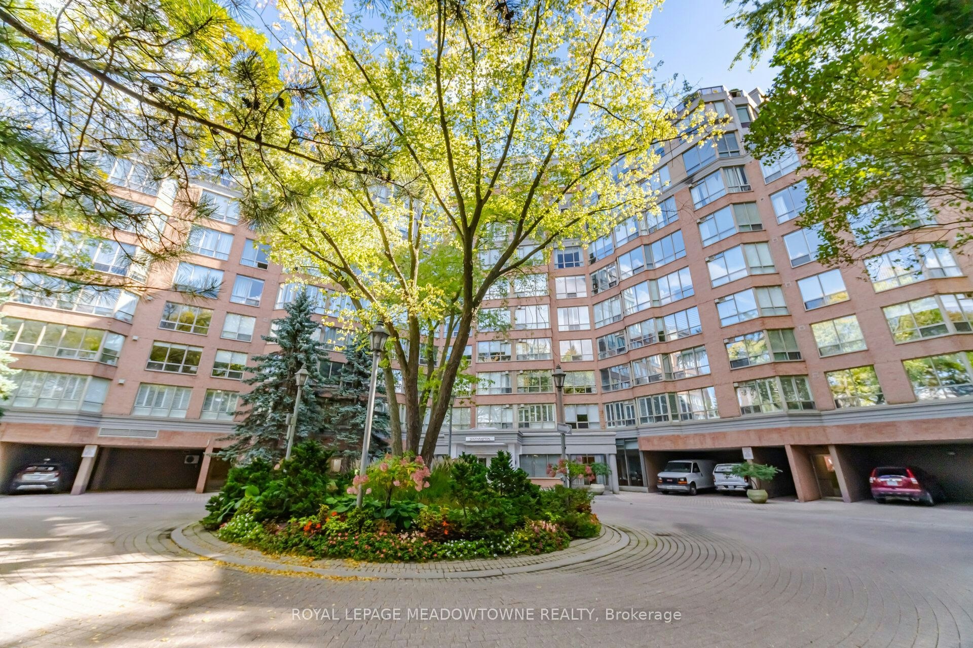 816-1 Ripley Avenue, Toronto, ON, M6S 4Z6
