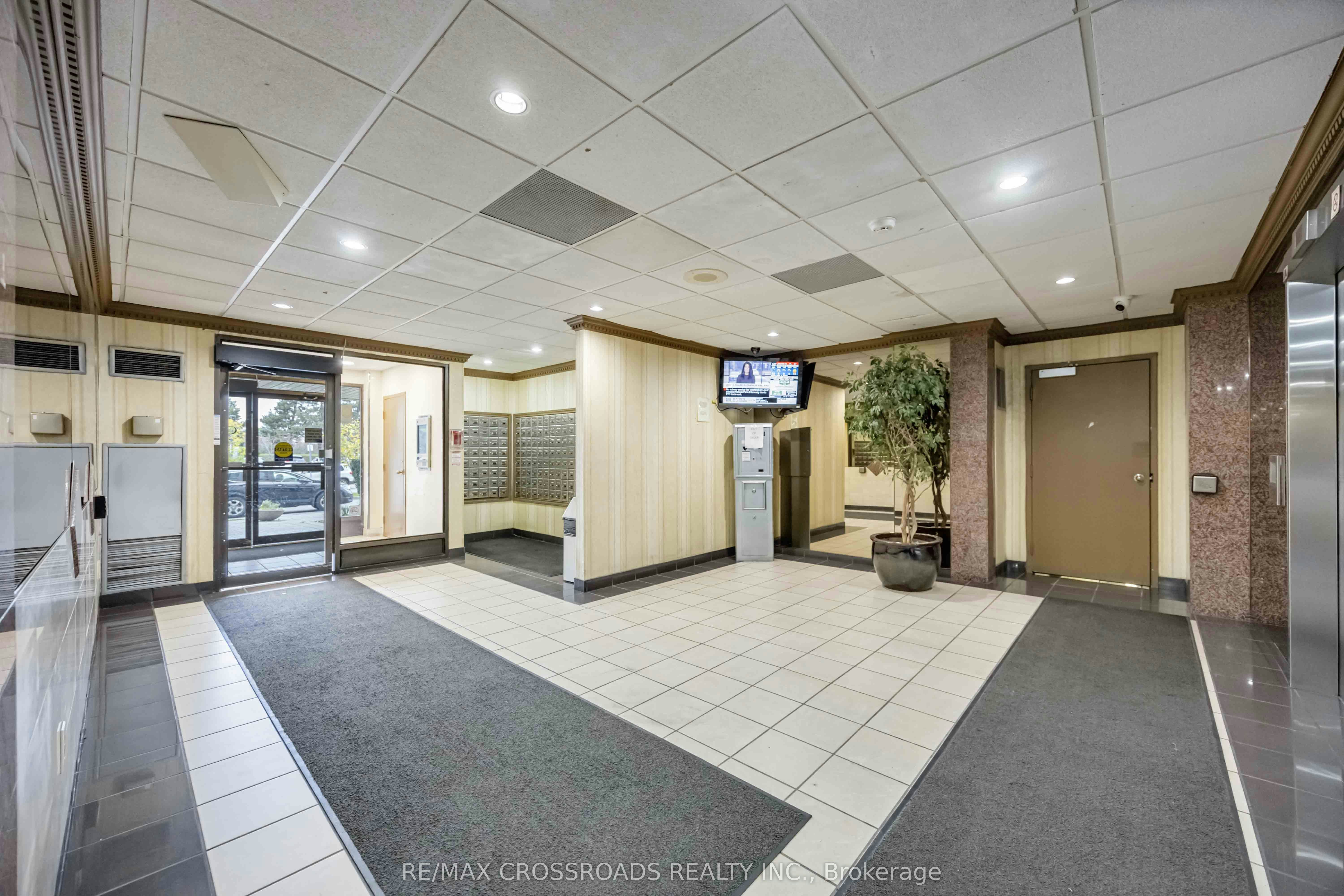 209-10 Markbrook Lane, Toronto, ON, M9V 5E3 - 3