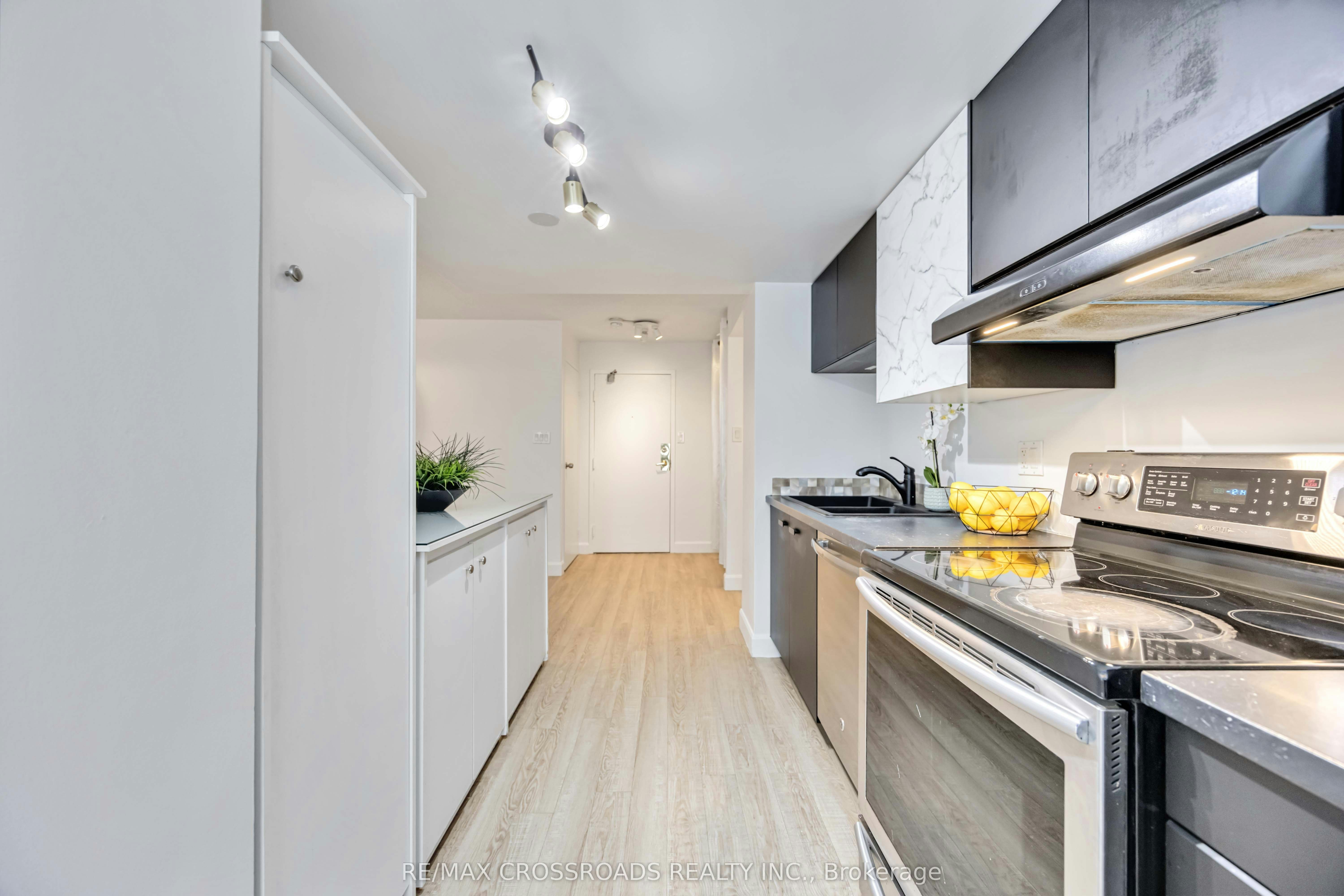 209-10 Markbrook Lane, Toronto, ON, M9V 5E3 - 21