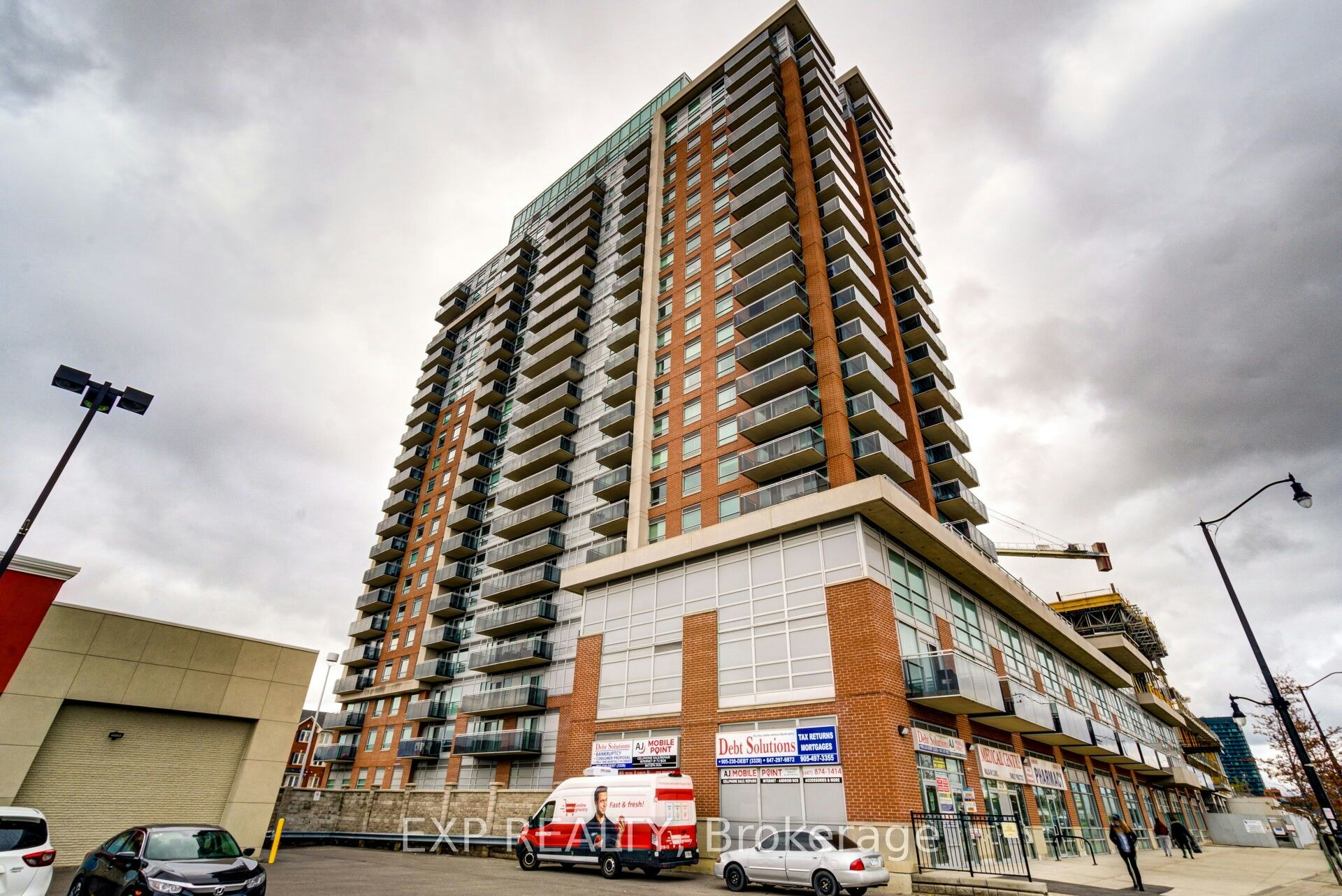 1111-215 Queen Street E, Brampton, ON, L6W 0A9