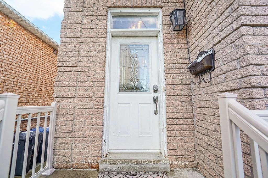 Main-195 Vodden Street E, Brampton, ON, L6V 1M9 - 2