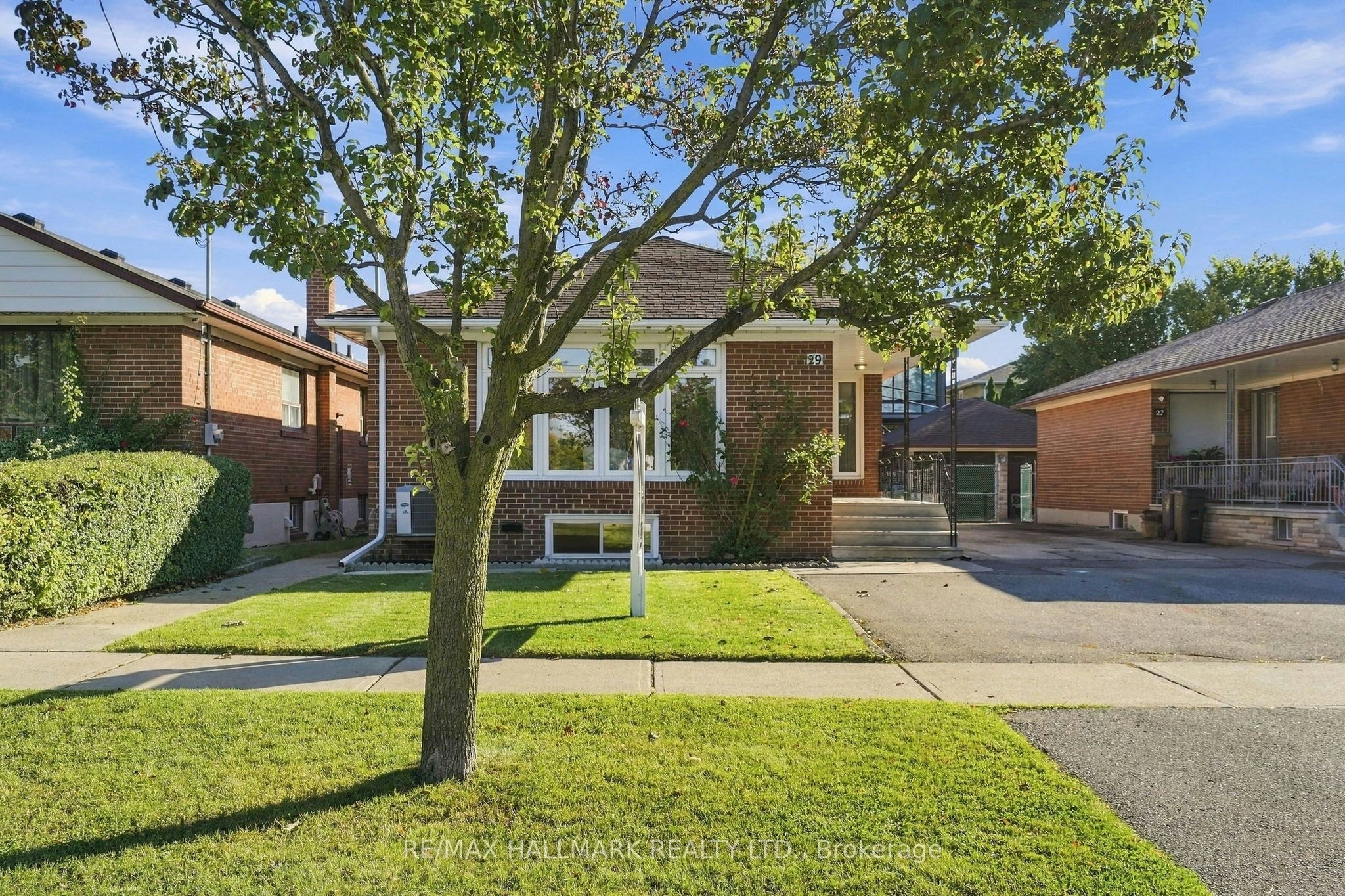 29 Willowbrook Road, Toronto, ON, M8Z 4A8