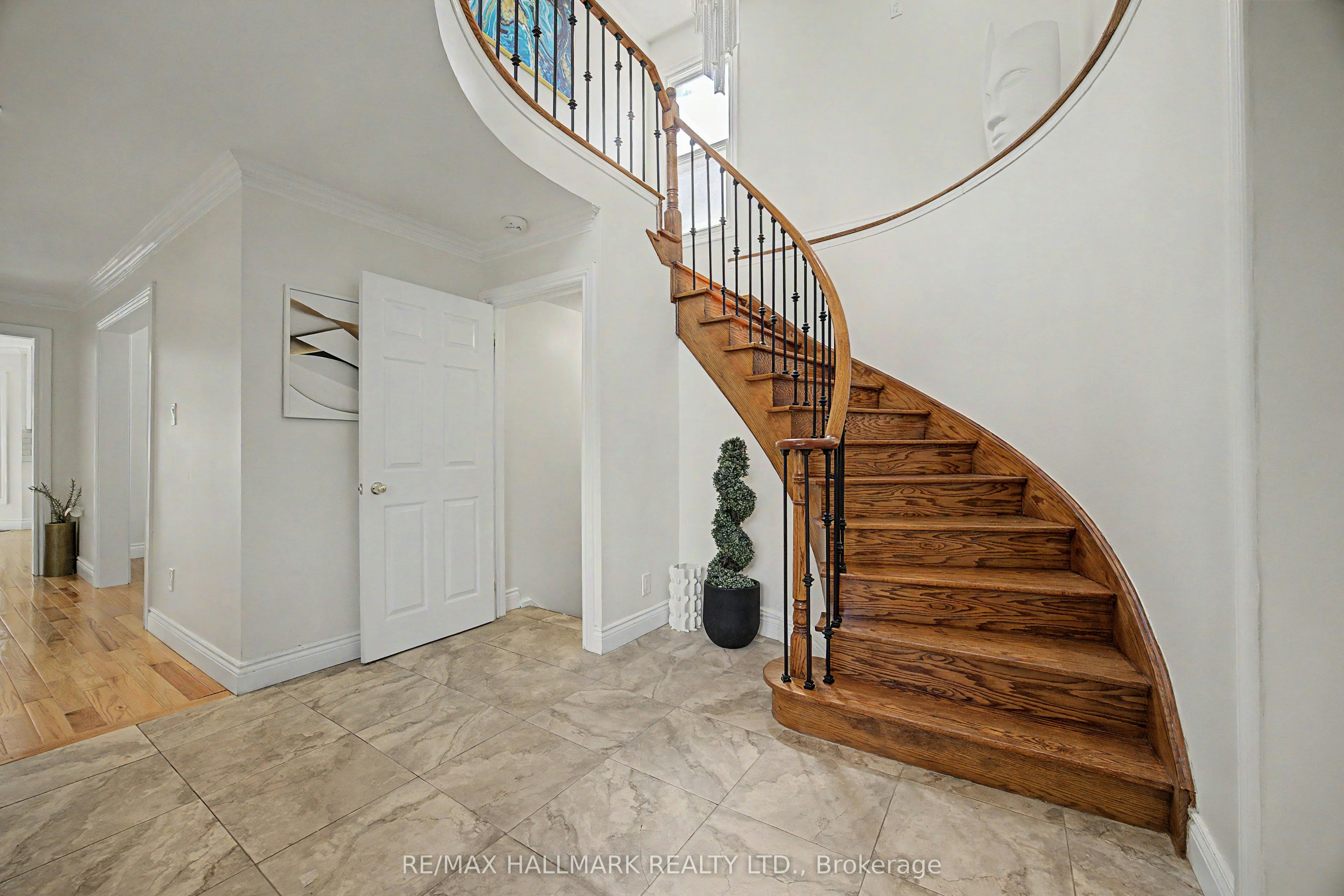 329 Kingsbridge Garden Circle, Mississauga, ON, L5R 1K9 - 4