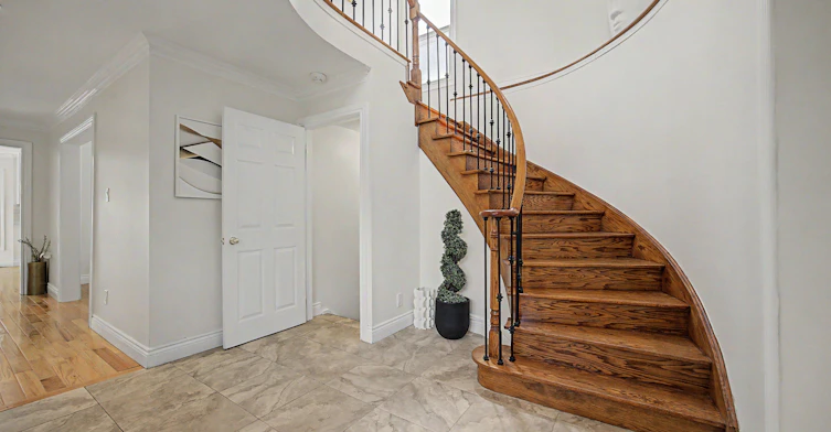 329 Kingsbridge Garden Circle, Mississauga, ON, L5R 1K9 - 4