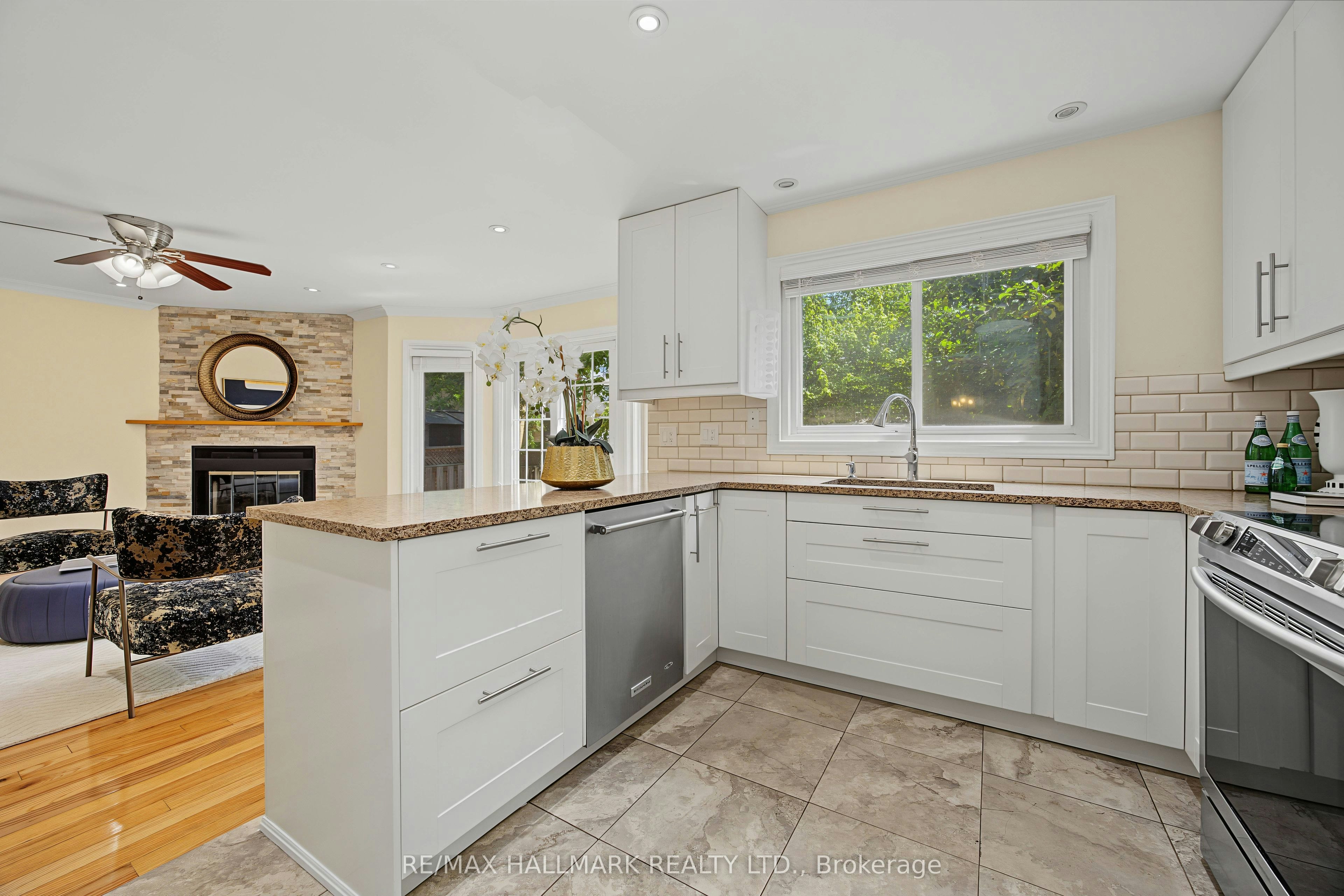 329 Kingsbridge Garden Circle, Mississauga, ON, L5R 1K9 - 12