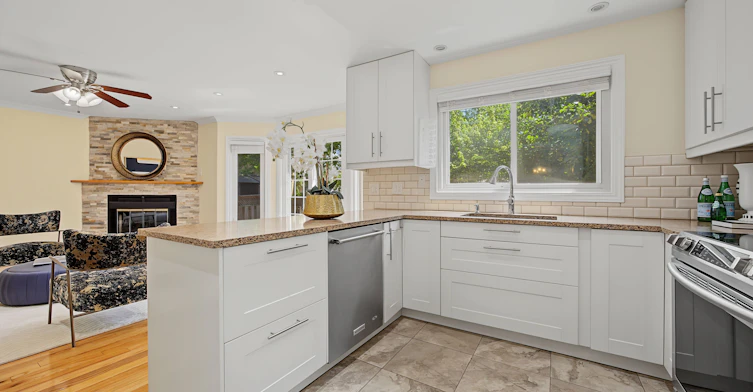 329 Kingsbridge Garden Circle, Mississauga, ON, L5R 1K9 - 12
