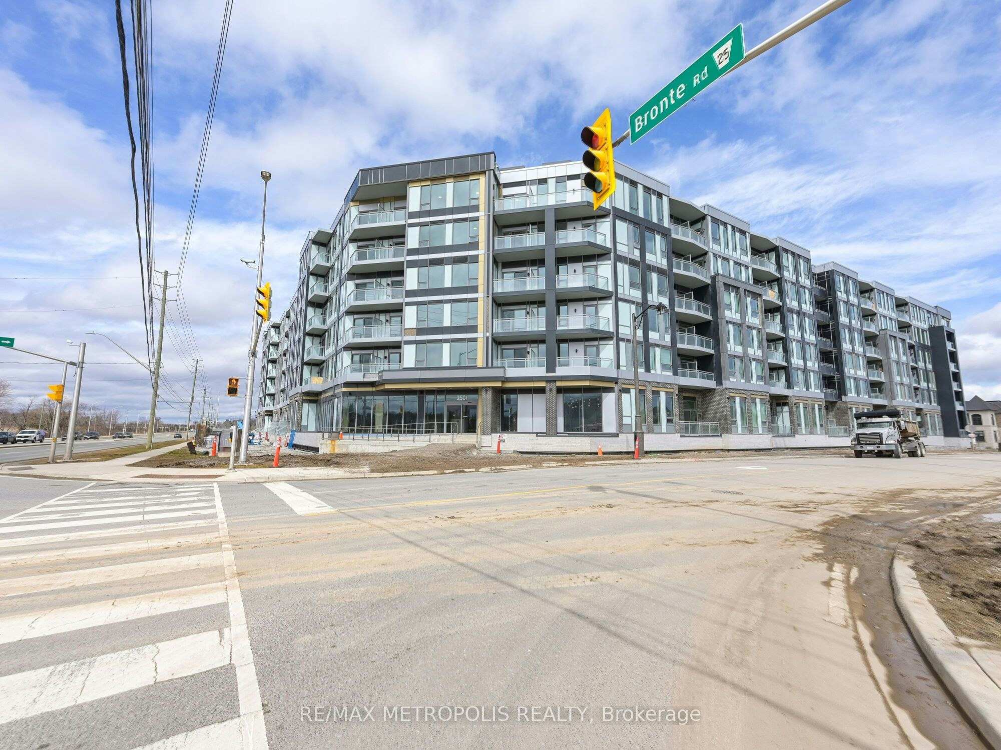 246-2501 Saw Whet Boulevard, Oakville, ON, L6M 5N2