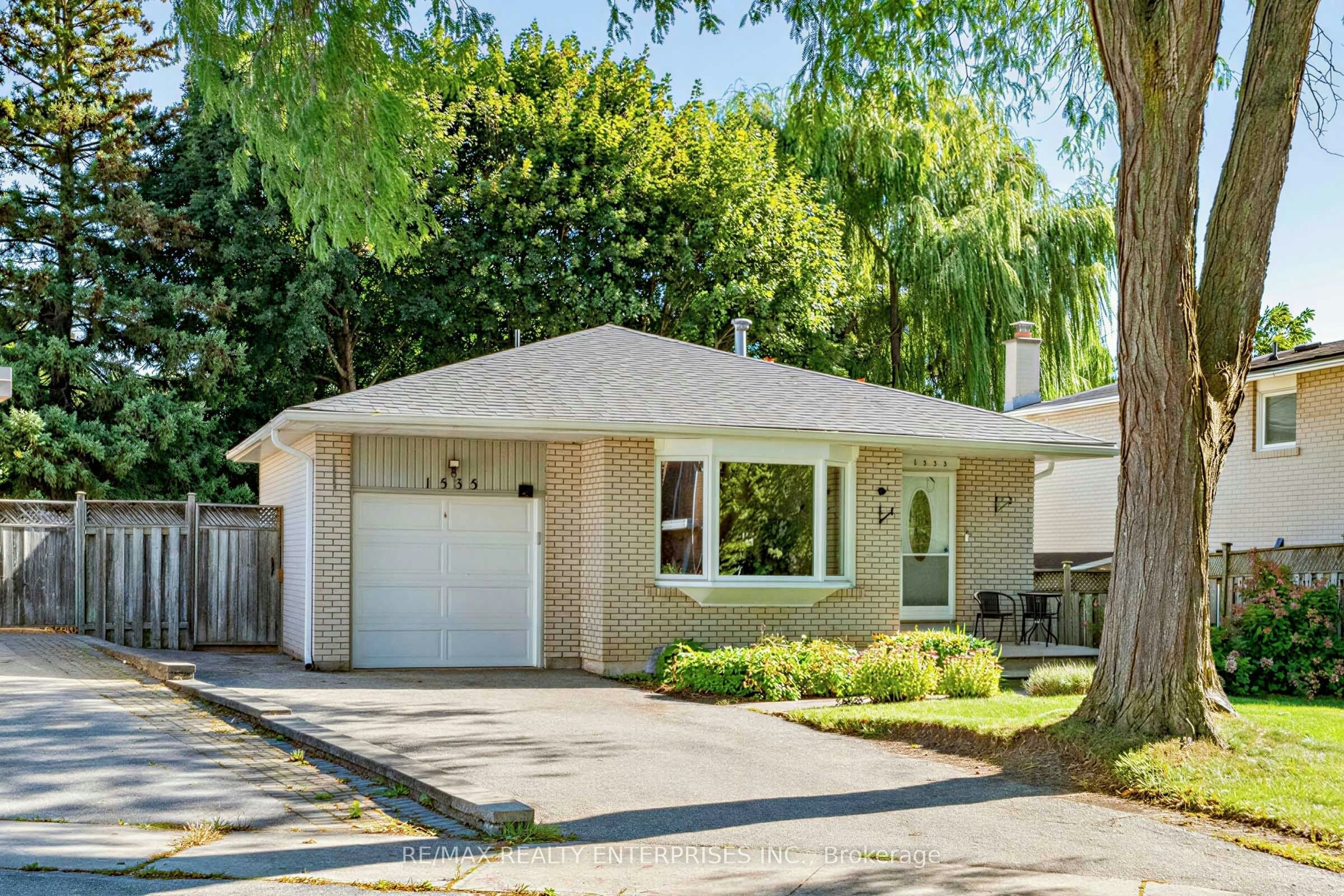 1535 Thetford Court, Mississauga, ON, L5J 3N2