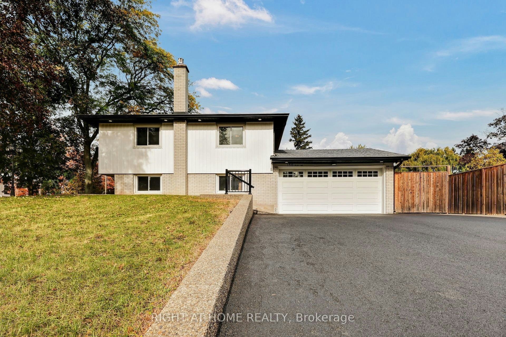 139 Third Line, Oakville, ON, L6L 3Z9