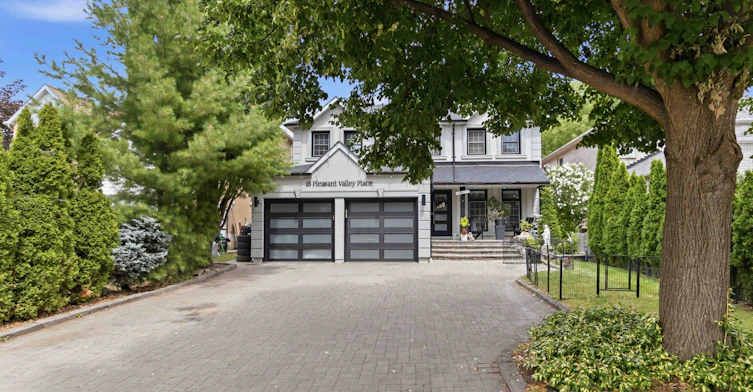 18 Pleasant Valley Place, Brampton, ON, L6S 5S2
